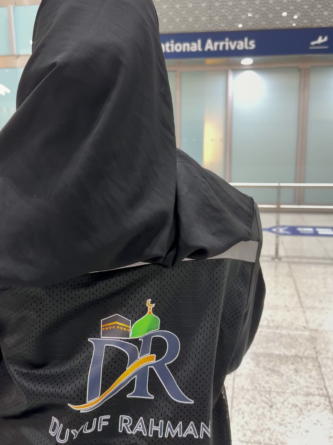 Accueil des participantes à l'aéroport — gilet Duyuf Rahman